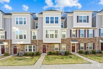 Building Photo - 9769 Oaklawn Blvd NW
