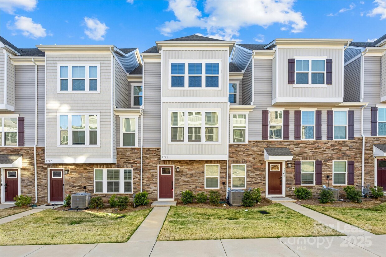 Foto principal - 9769 Oaklawn Blvd NW