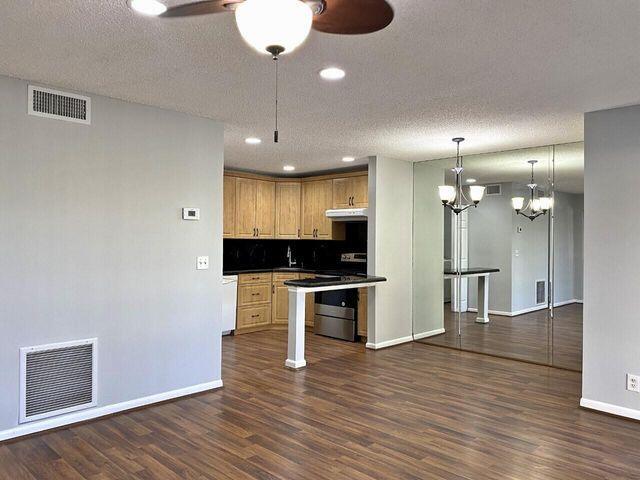 Foto del edificio - 109 Lake Pine Cir