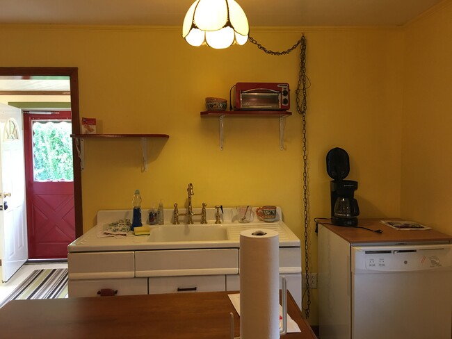 kitchen - 1857 Freeport Rd