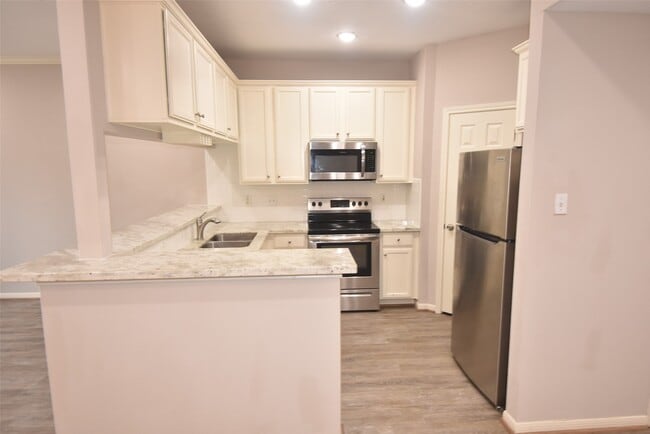 Building Photo - 12565 Melville Dr