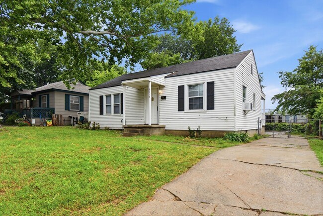 Foto del edificio - Newly Remodeled | 3 Bed | 1 Bath | Tulsa | Available Now