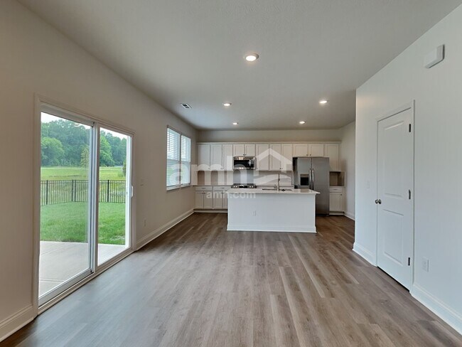 Foto del edificio - 419 Golden Maple Pl