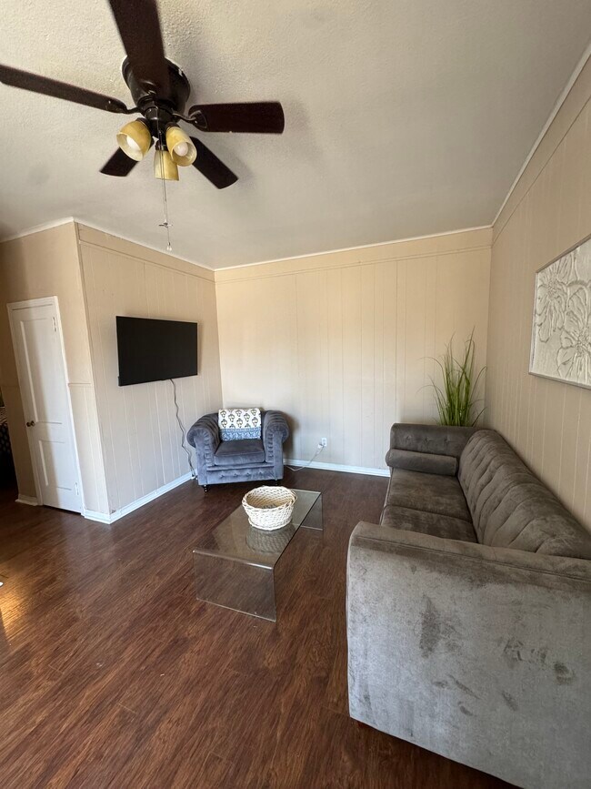 Foto del edificio - 2379 Highland Ave