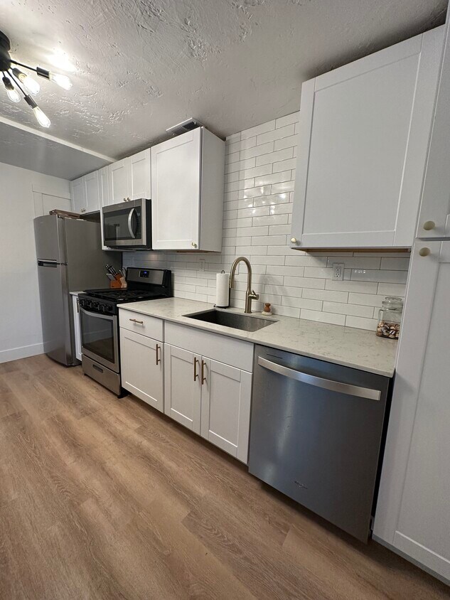 Foto principal - 6370 S Santa Cruz Dr