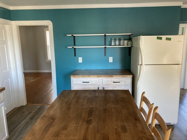Kitchen - 103 Riverside Dr