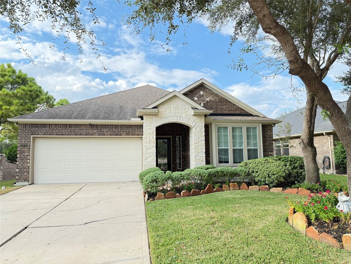 Foto principal - 13115 Southern Valley Dr