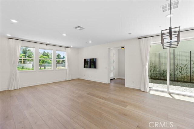 Building Photo - 156 Chorus