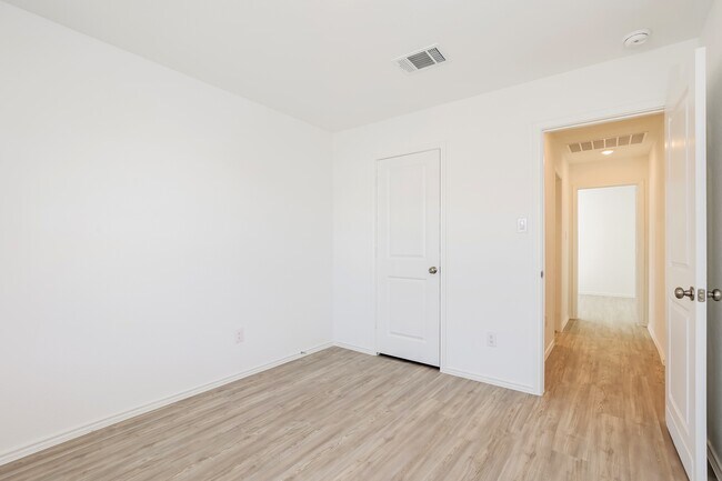 Foto del edificio - 2719 Robles St
