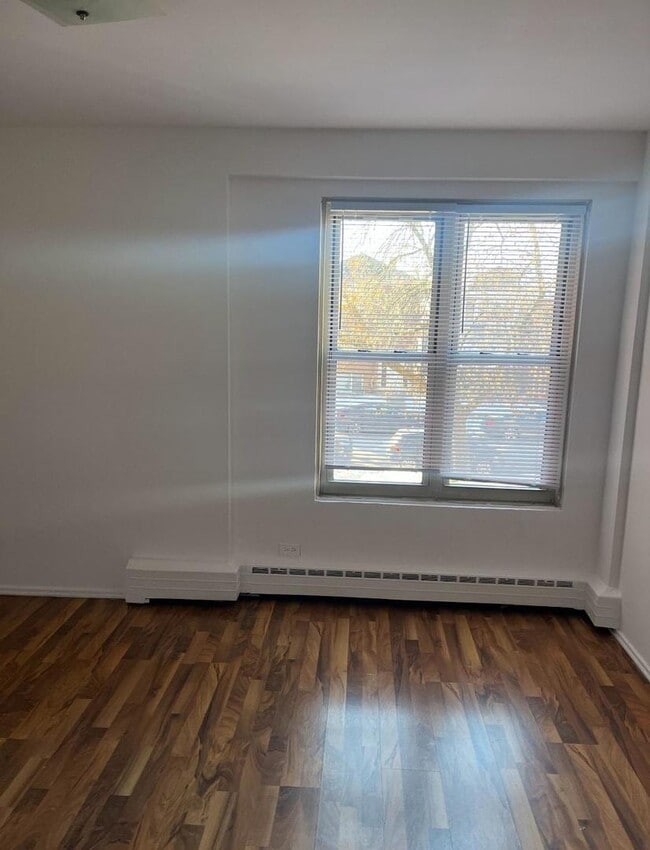 Building Photo - 2620 W Berwyn Ave