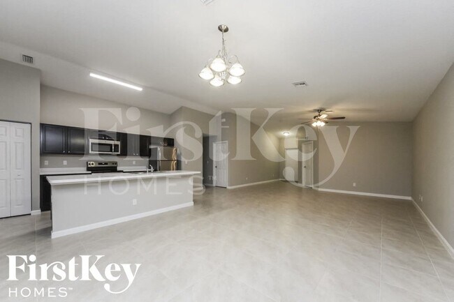 Foto del edificio - 797 SW Hillsboro Cir
