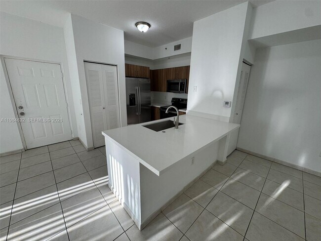 Foto del edificio - 7280 NW 114th Ave