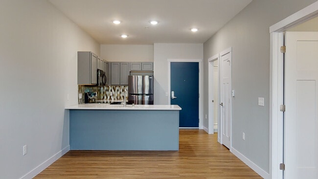 Building Photo - Seven1Five