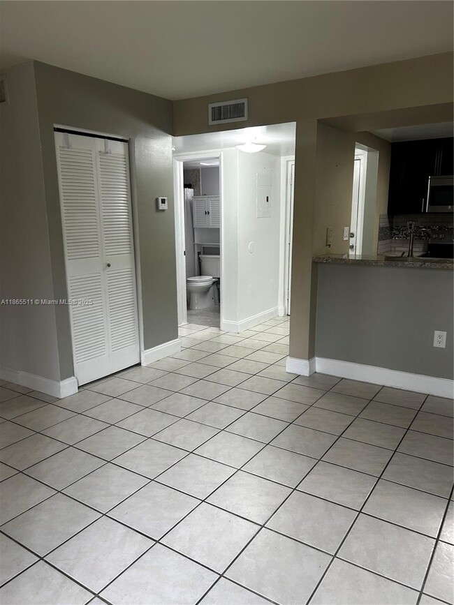 Foto del edificio - 7035 NW 186th St