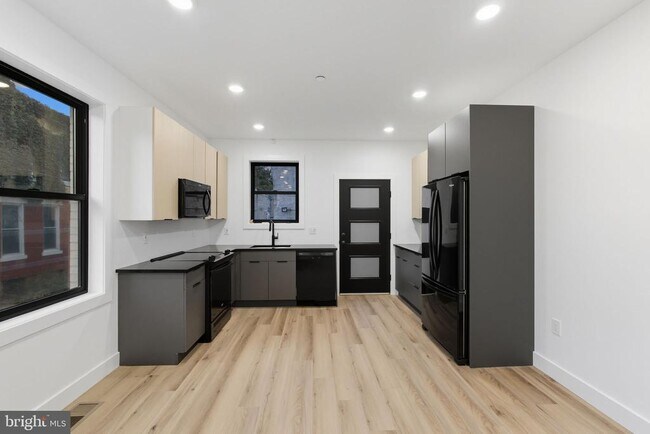 Foto del edificio - 2713 W Montgomery Ave