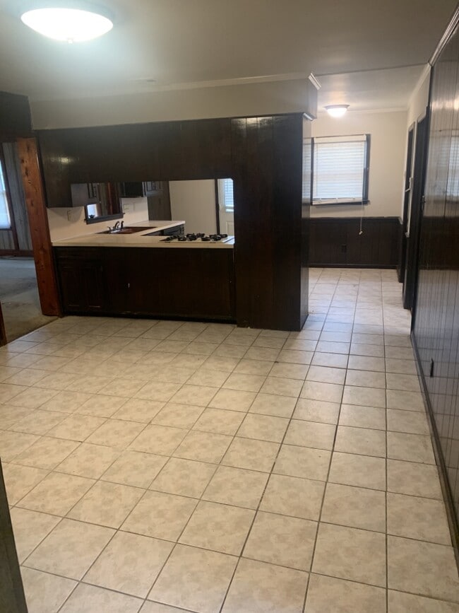 Building Photo - 431 Spring Valley Rd