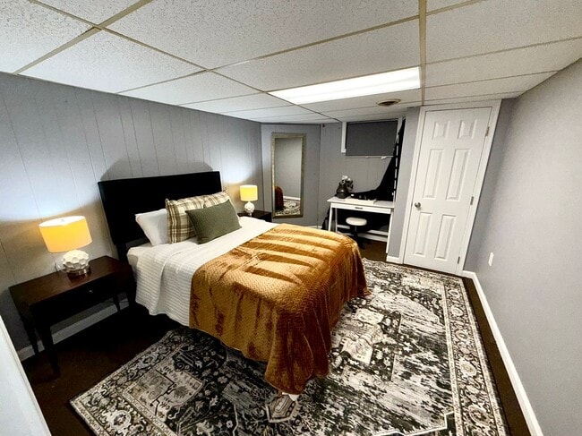 Building Photo - 6525 Kenova St