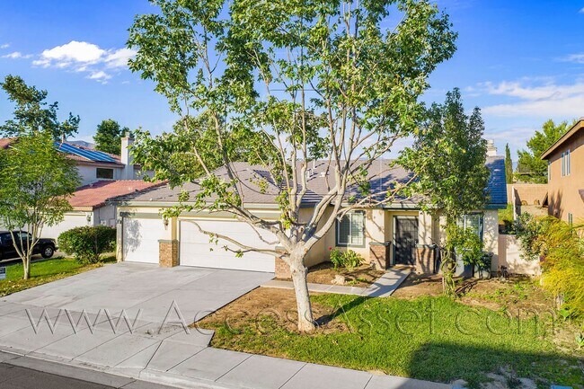 Building Photo - Beautiful And Spacious Single Story 4 Bed/...