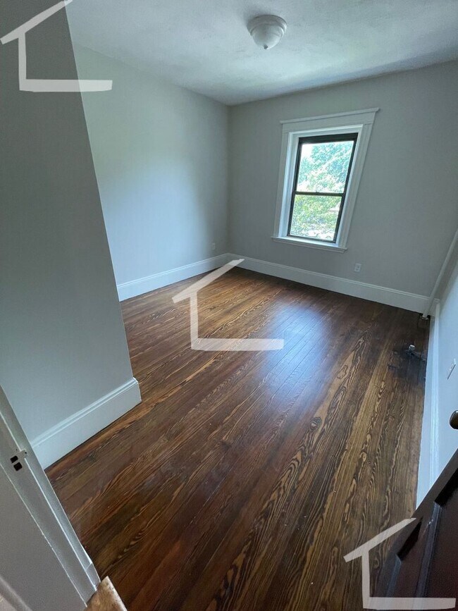 Building Photo - Cleveland Circle Area of Brookline, Pets F...
