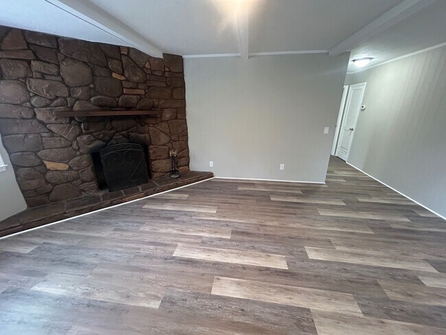 Building Photo - Mountain Brook Drive B&amp;B General Brick...