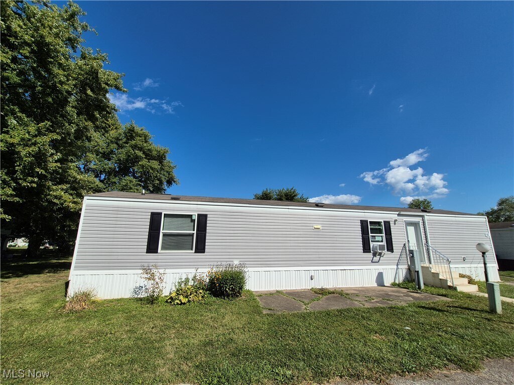120 Kenny Brook Ln Elyria, OH 44035 – photo 1
