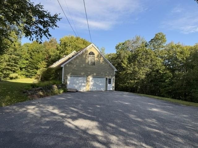 Building Photo - 153 Youngs Hill Rd