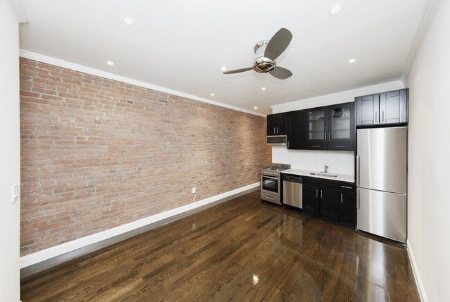 Building Photo - 454 W 58th St