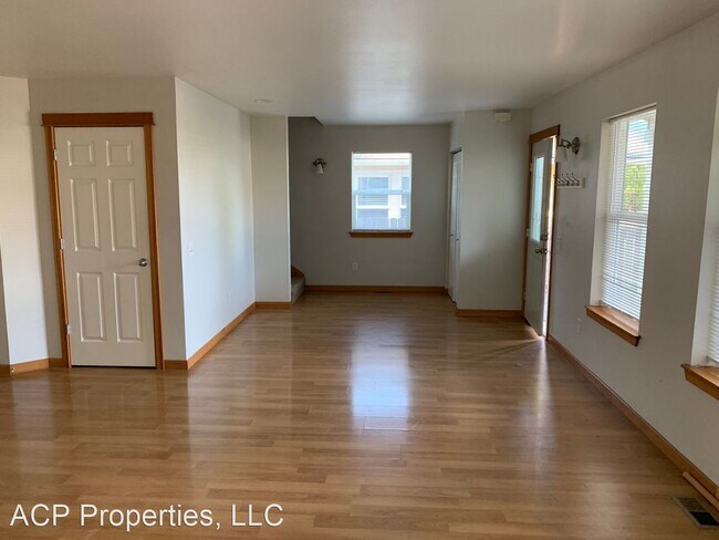 Foto del edificio - 5 br, 2 bath House - 1725 Iron St.