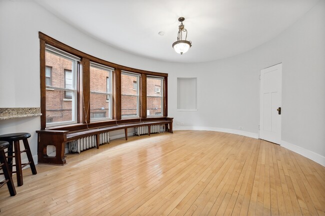 Foto del edificio - 429 W Wellington Ave