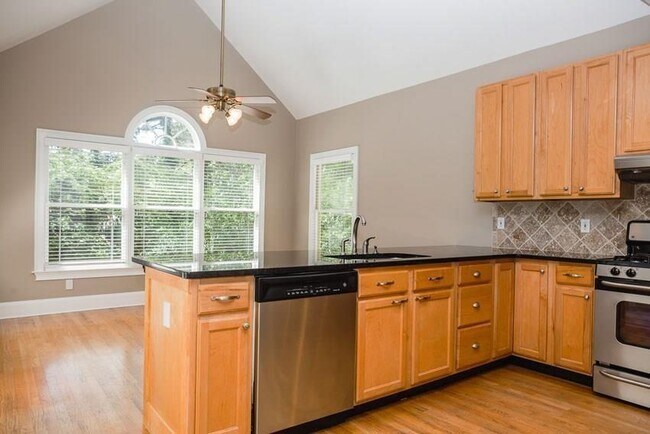 Building Photo - 1313 Sunland Dr NE