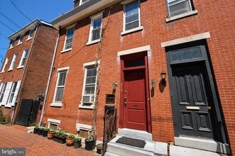 Building Photo - 219 Wood St