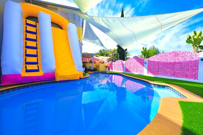 Foto del edificio - 6482 Viewpoint Dr