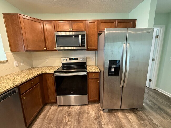 Foto del edificio - Home For Rent By Capital Property Management