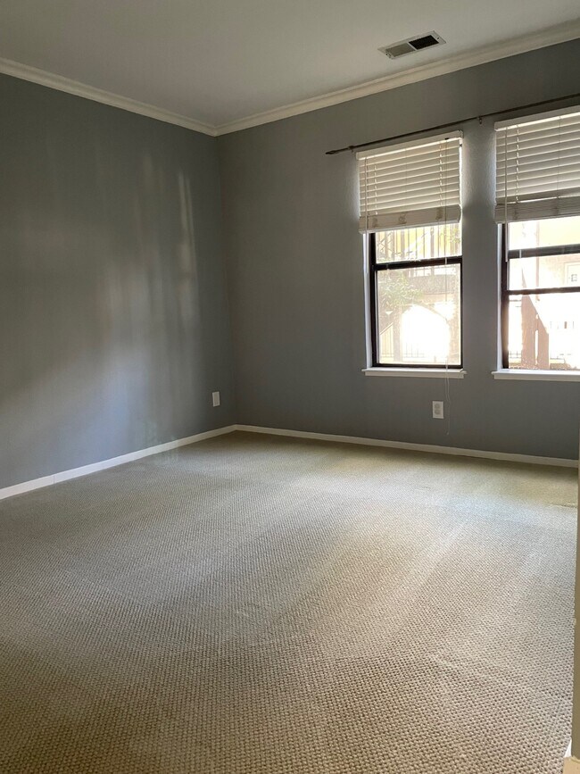 Foto del edificio - 328 N Villa Way
