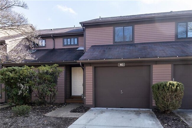 Building Photo - 902 Forest Edge Ct