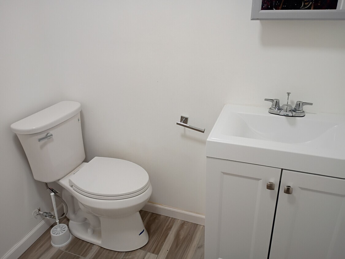 Building Photo - 121 Eldredge St