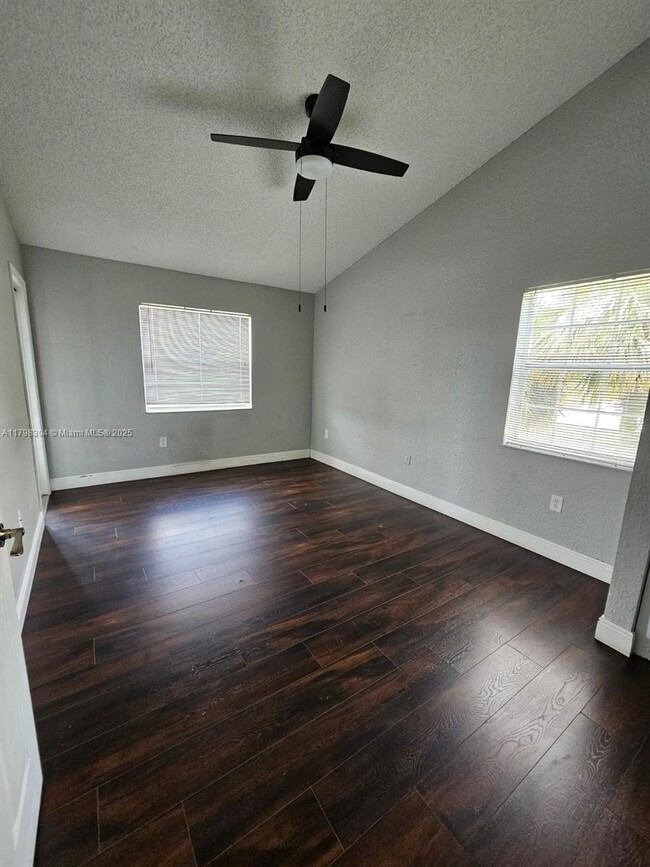 Building Photo - 2861 N Oakland Forest Dr