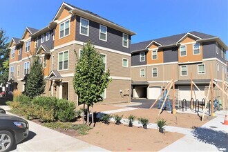 Building Photo - 2131 NW Janssen St