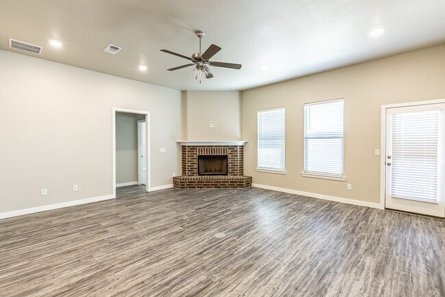Building Photo - Beautiful 4 bed 3 bath home