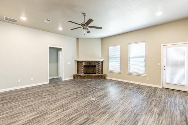 Foto del edificio - Beautiful 4 bed 3 bath home