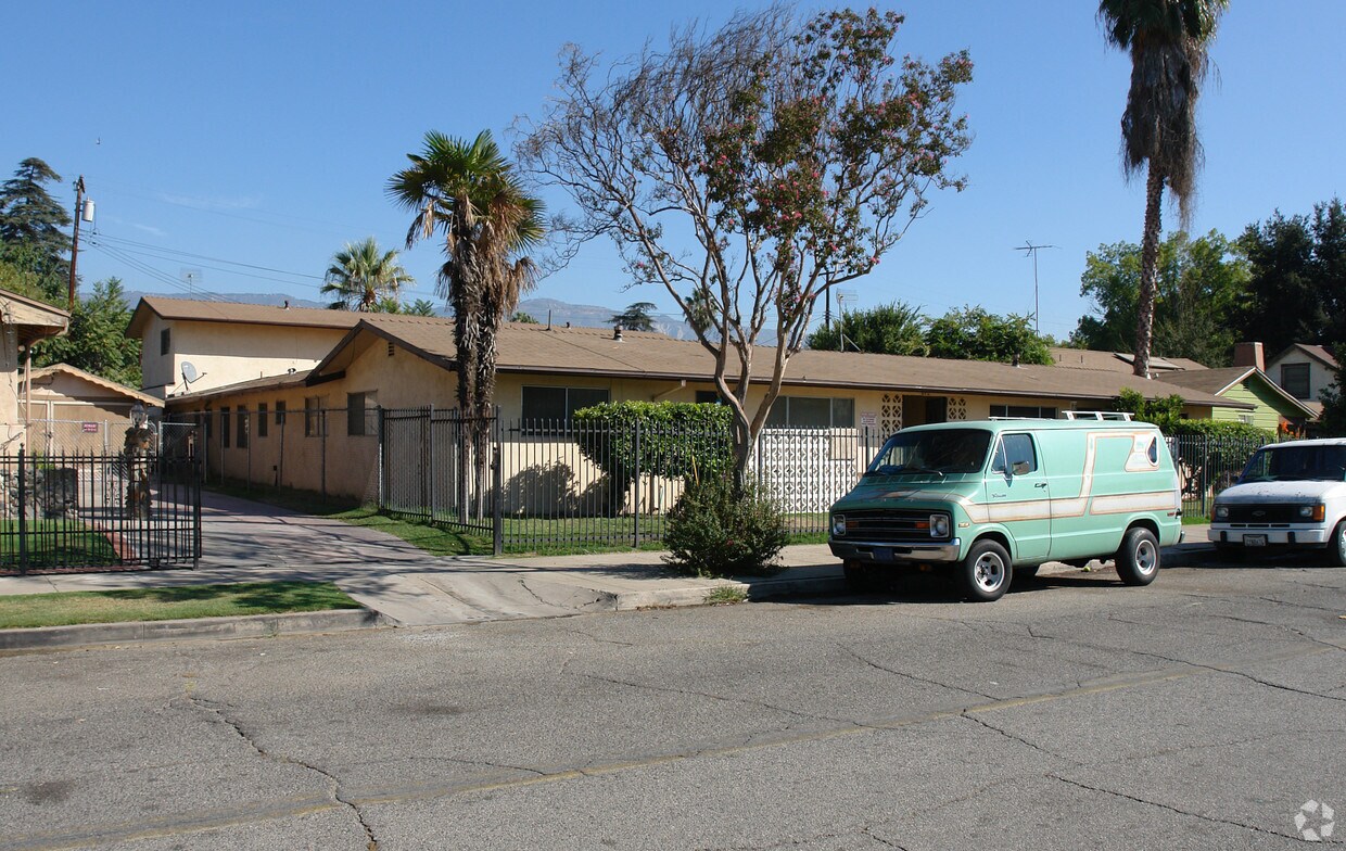Building Photo - 640 W 20th St