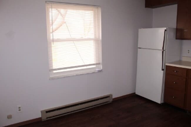 Building Photo - 520 N Oak St