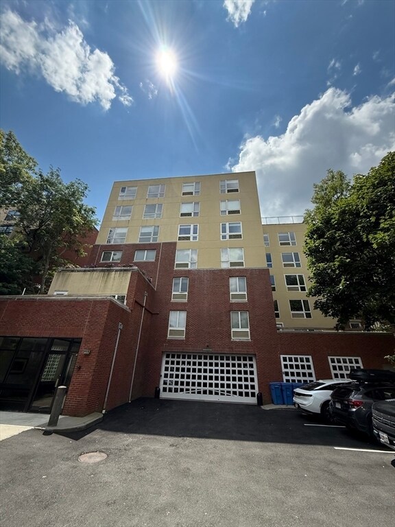 Primary Photo - 66 Winchester St