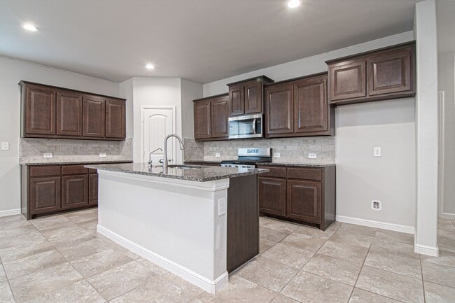 Foto del edificio - 7001 Mcpherson Ln