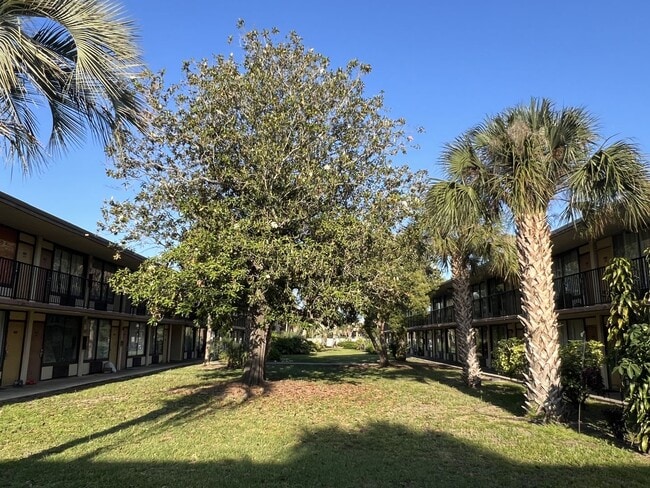 Foto del edificio - Best Deal in the area! Newly renovated Studio apartment for rent available now! ALL UTILITIES INC...