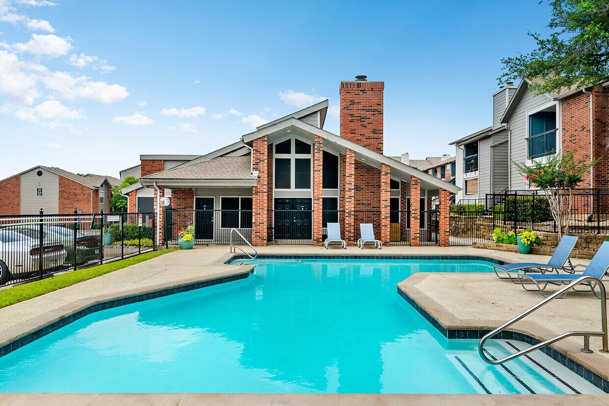 Heights of Benbrook Apartments in Benbrook, TX