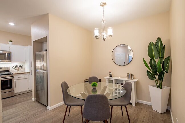 Foto del edificio - 251 S Green Valley Pky