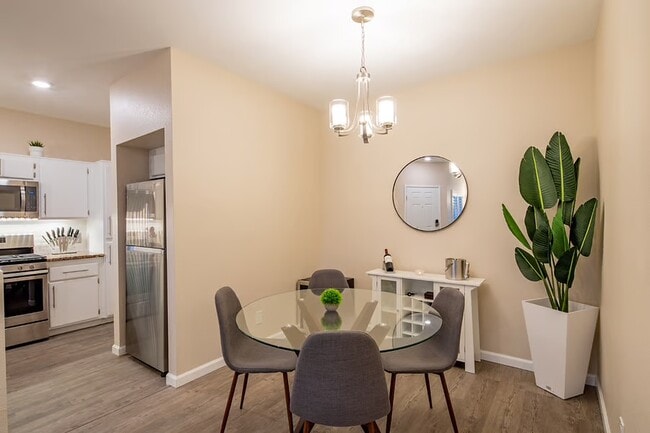 Building Photo - 251 S Green Valley Pky