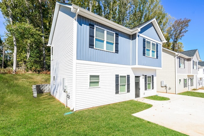 Building Photo - 7015 Plott Rd, Charlotte, NC