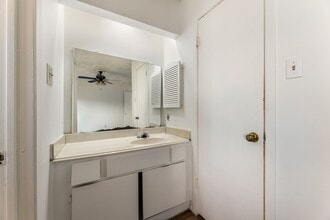 Building Photo - 15235 Heron Park Dr